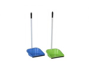 Dust pan with handle